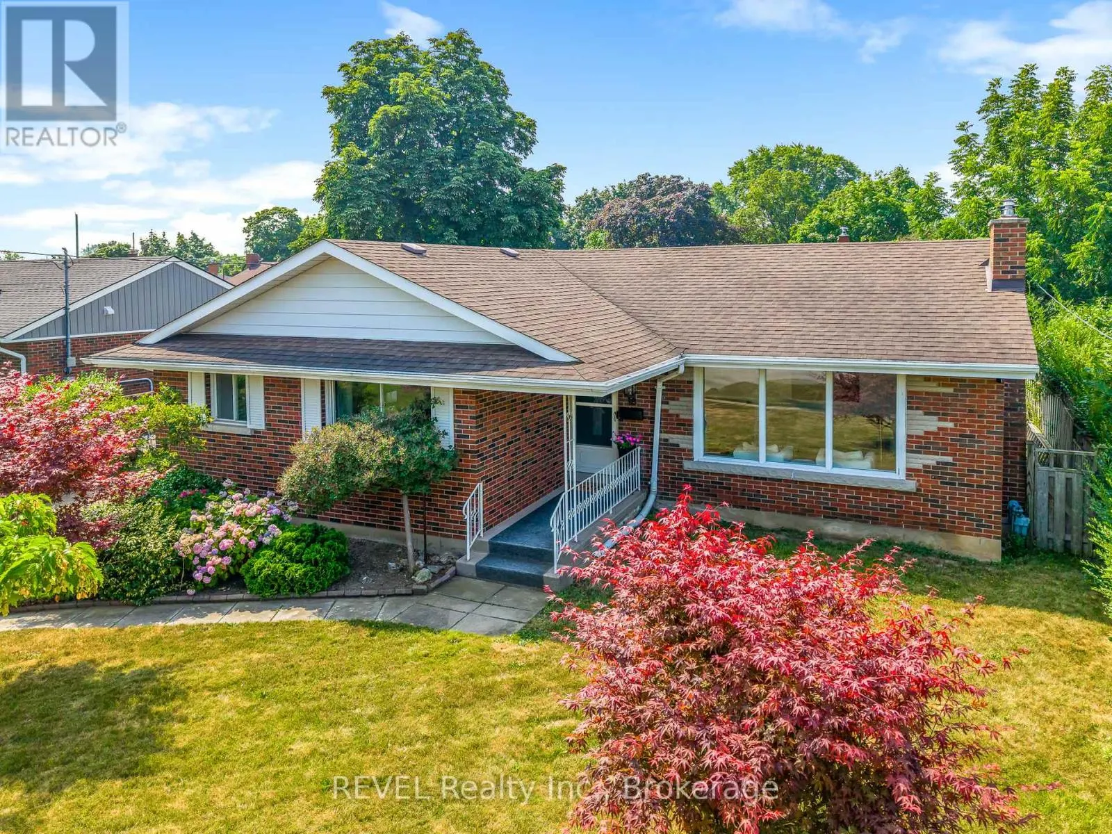 18 BROADMORE AVENUE