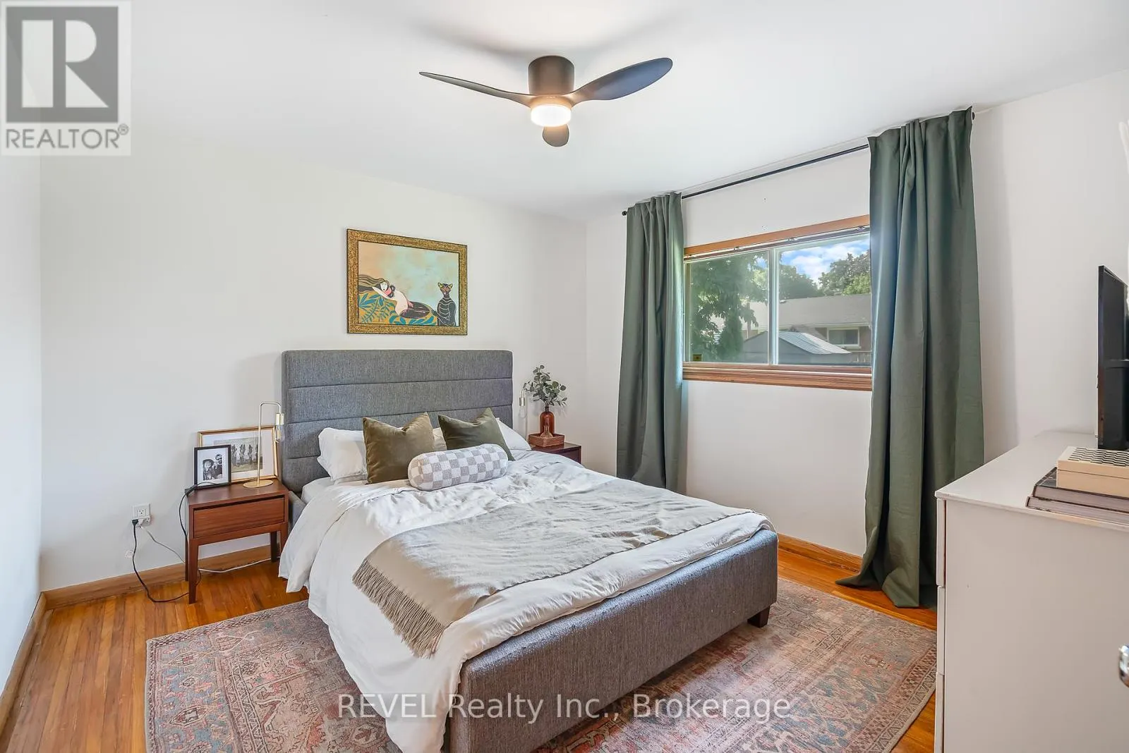 18 BROADMORE AVENUE