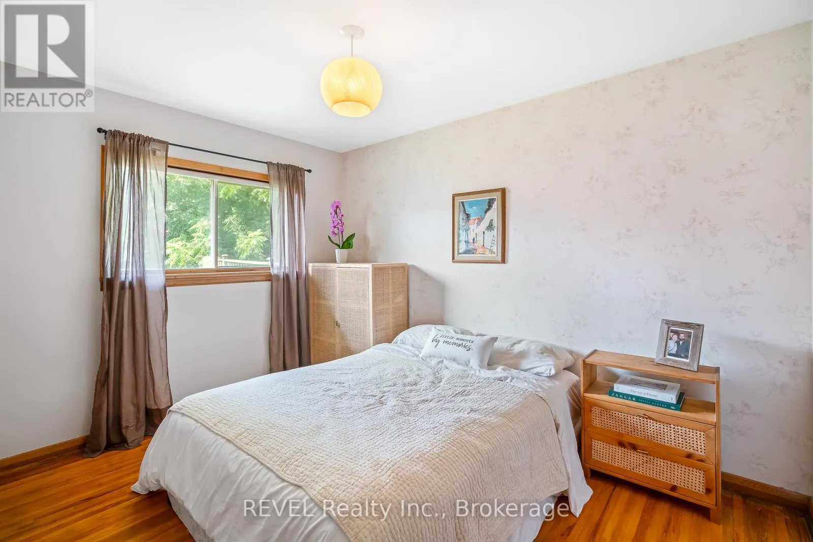18 BROADMORE AVENUE