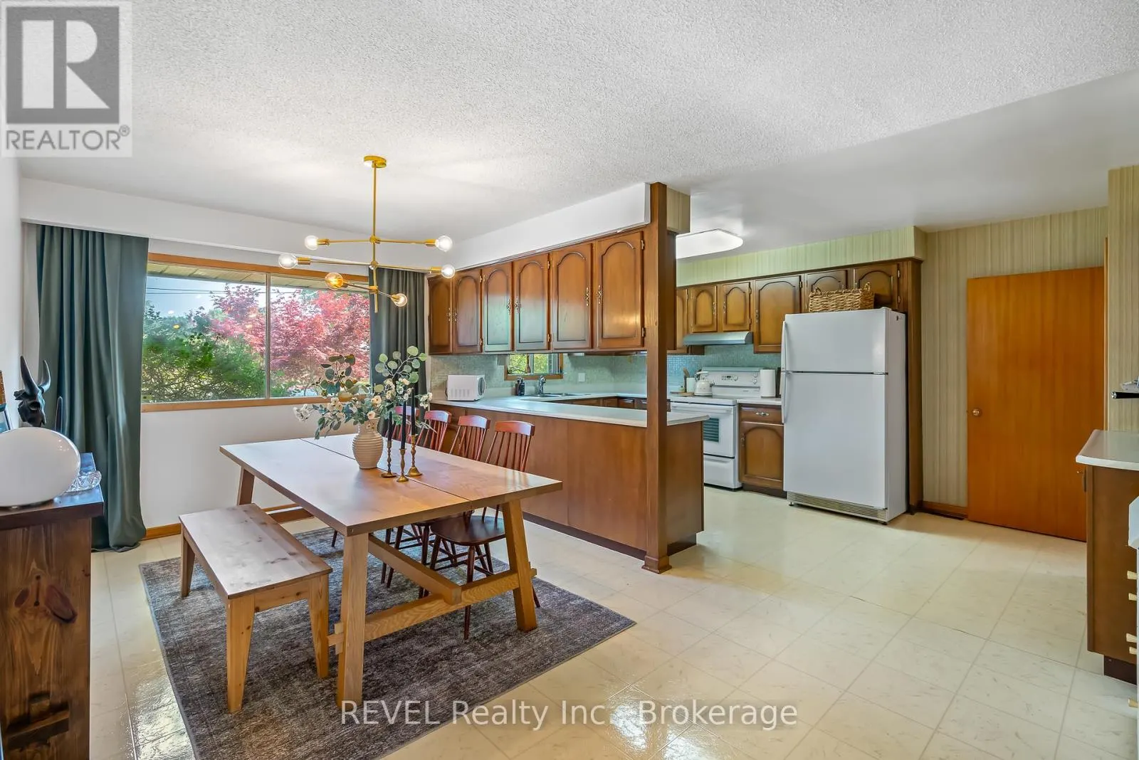 18 BROADMORE AVENUE