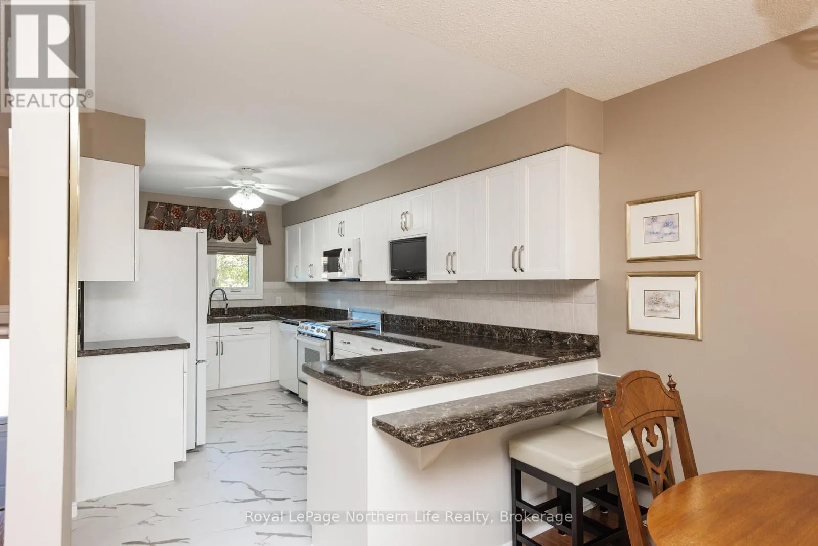 22 - 624 LAKESHORE DRIVE, #22