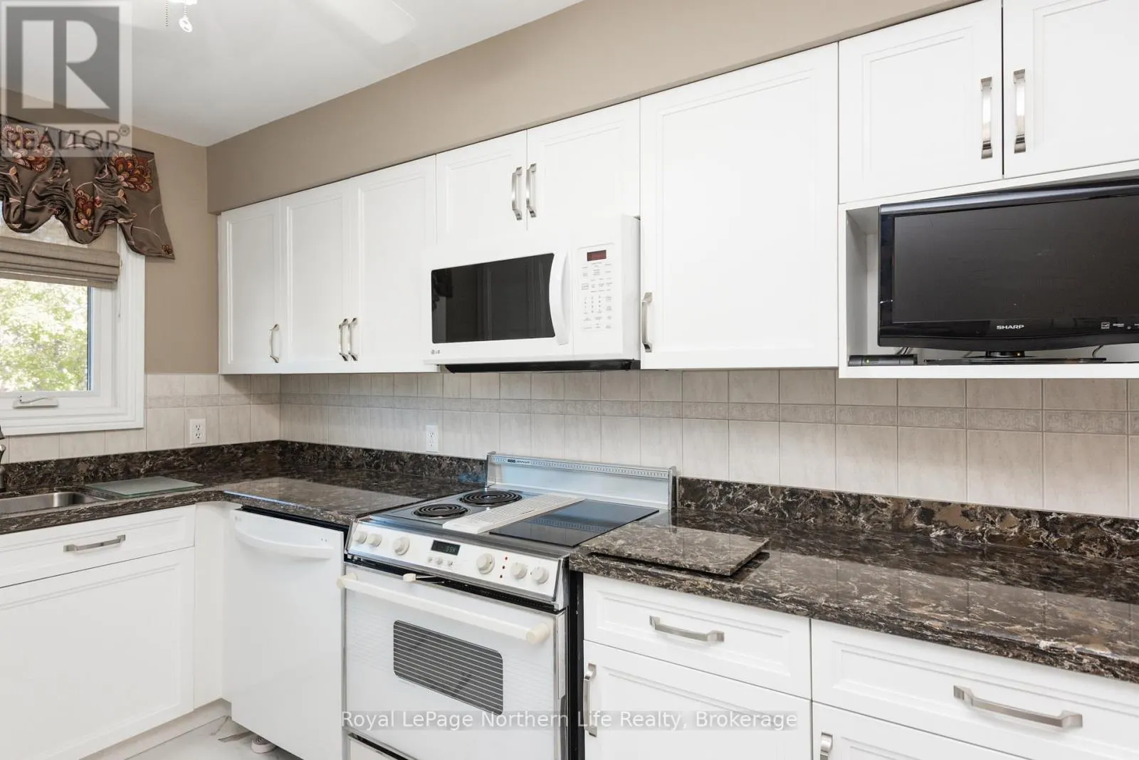 22 - 624 LAKESHORE DRIVE, #22