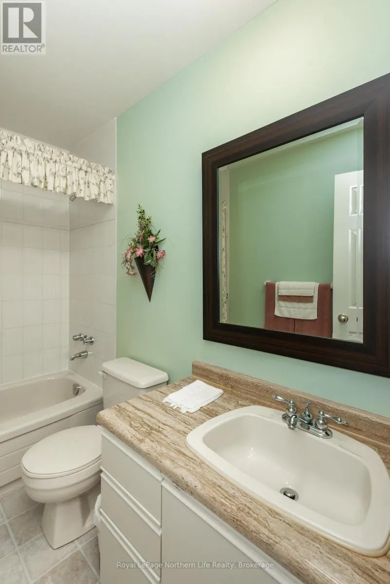 22 - 624 LAKESHORE DRIVE, #22