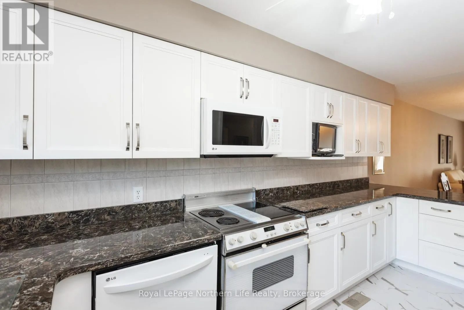 22 - 624 LAKESHORE DRIVE, #22