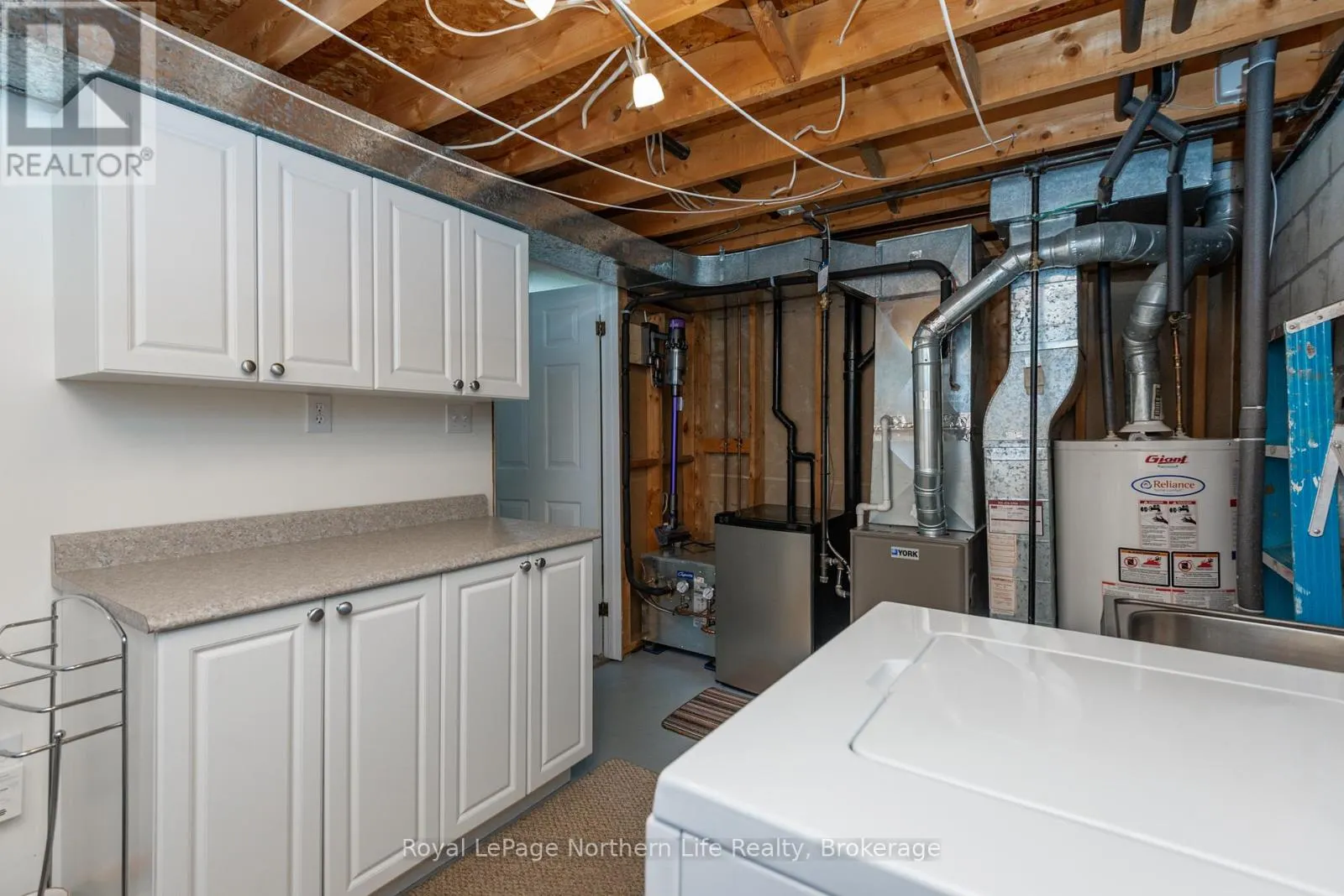 22 - 624 LAKESHORE DRIVE, #22