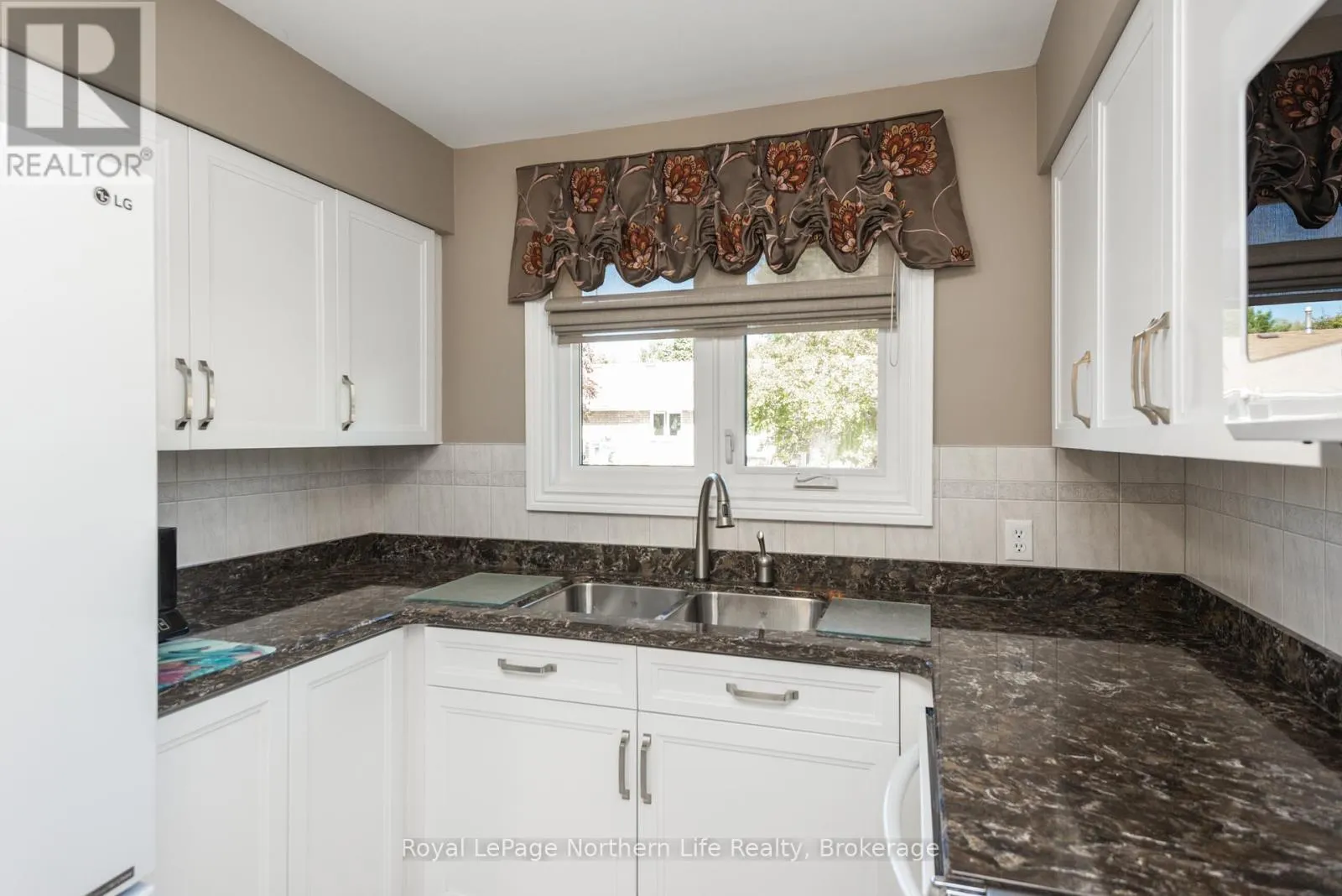 22 - 624 LAKESHORE DRIVE, #22