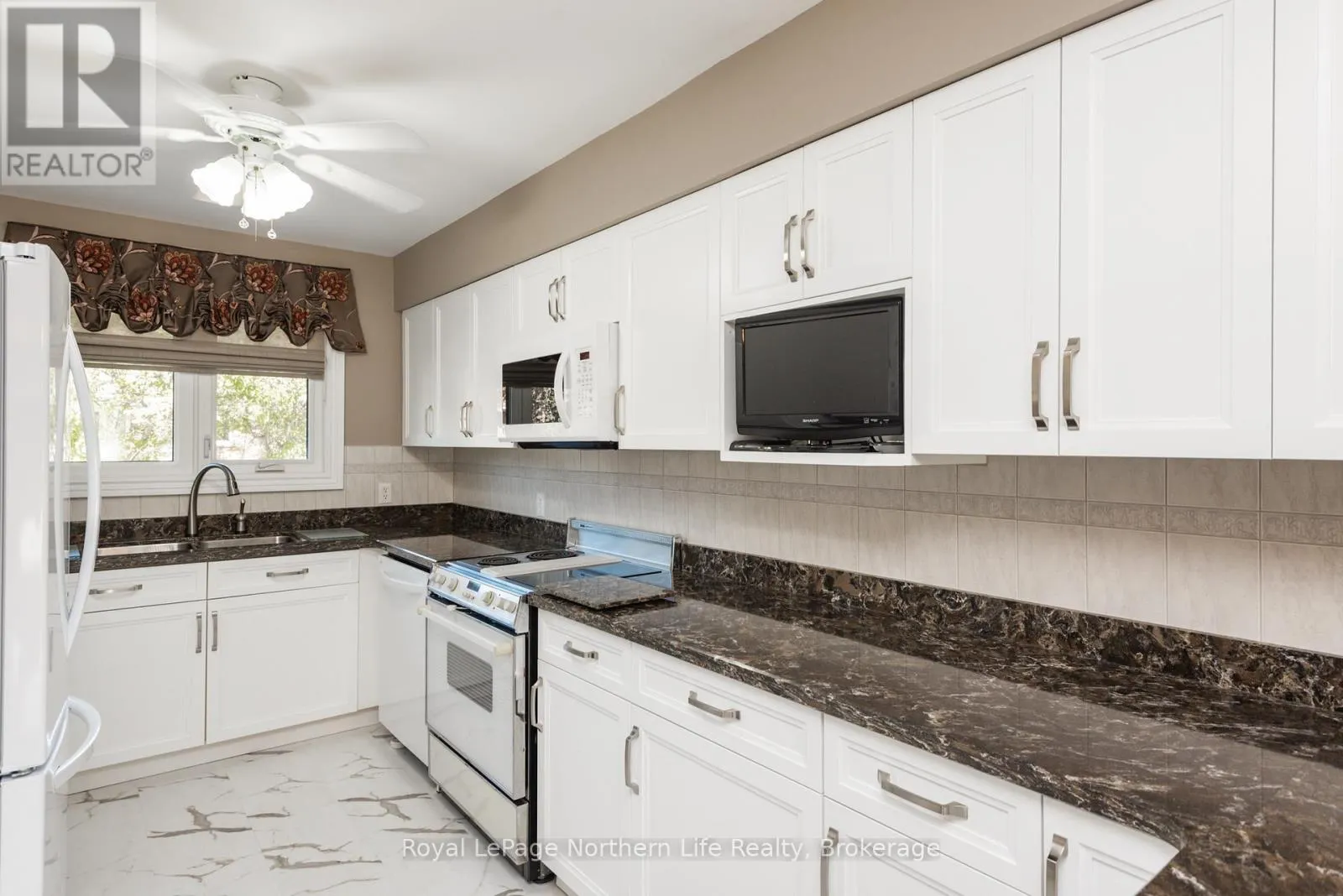 22 - 624 LAKESHORE DRIVE, #22