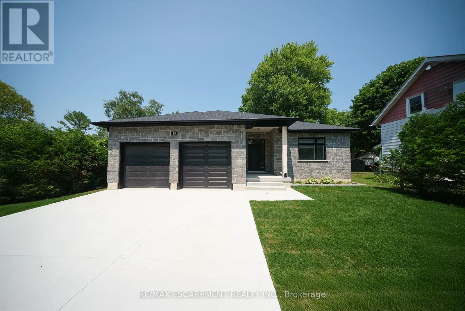 89 ROBINSON STREET