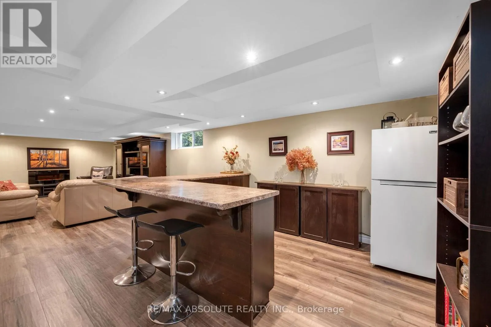 1601 SHAUNA CRESCENT