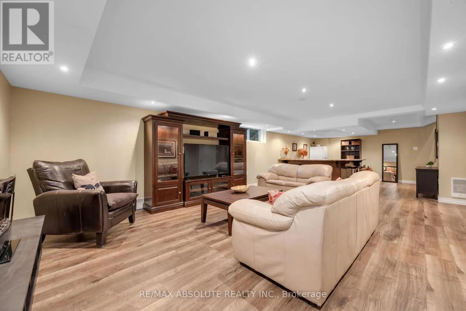 1601 SHAUNA CRESCENT