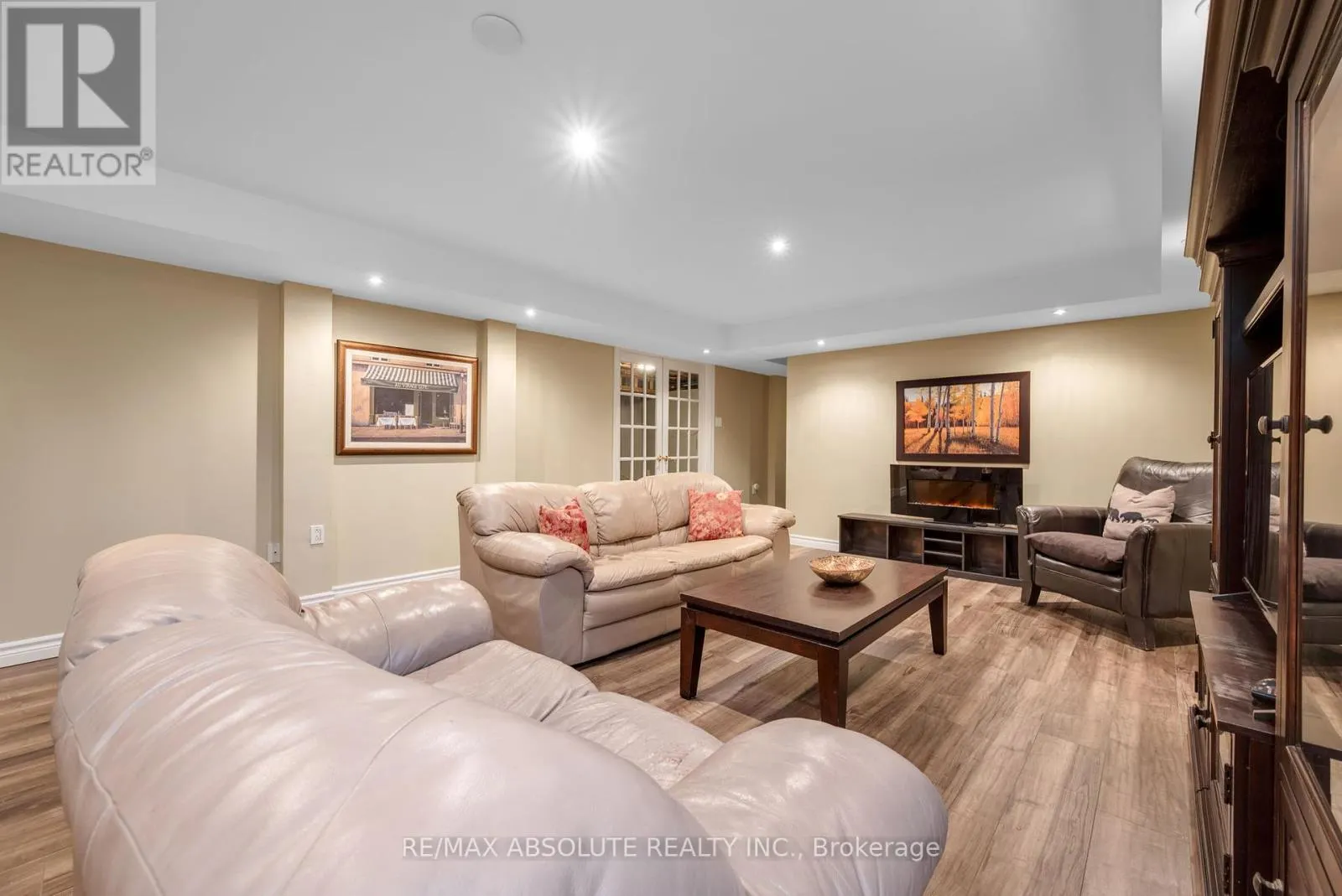 1601 SHAUNA CRESCENT