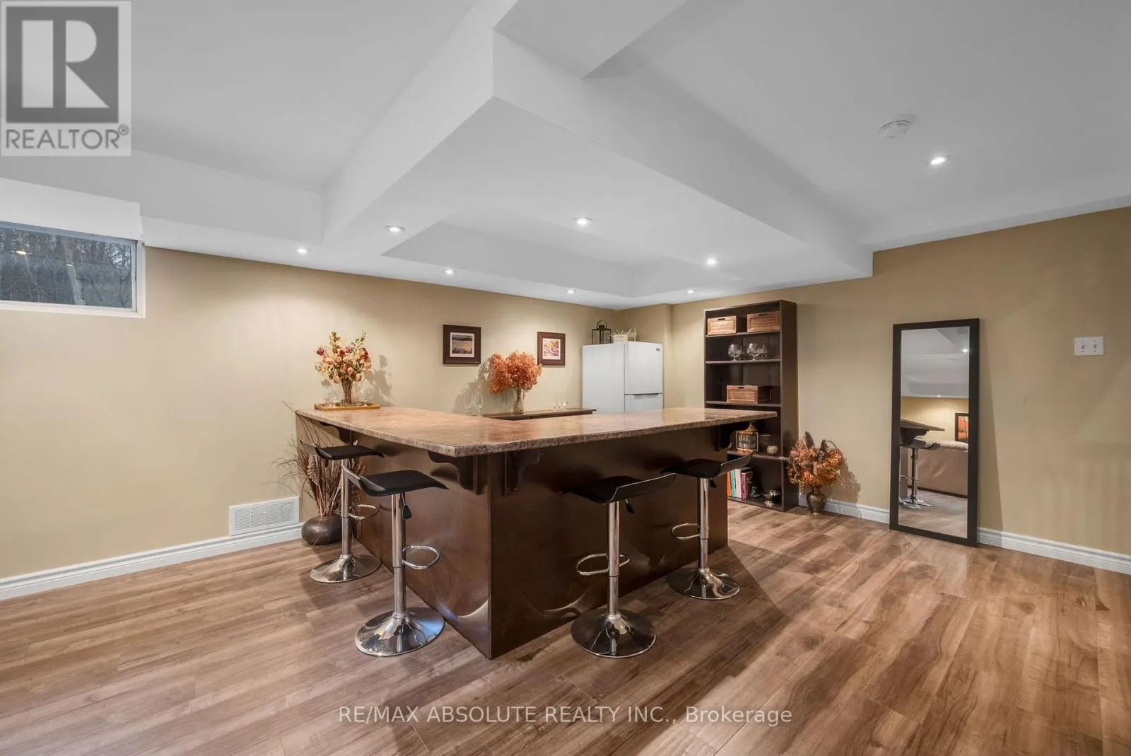 1601 SHAUNA CRESCENT
