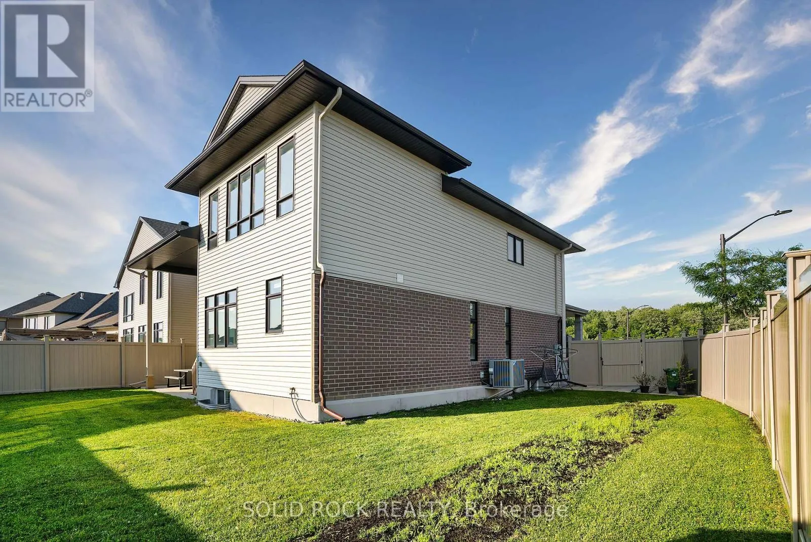 326 MEMORIAL GROVE