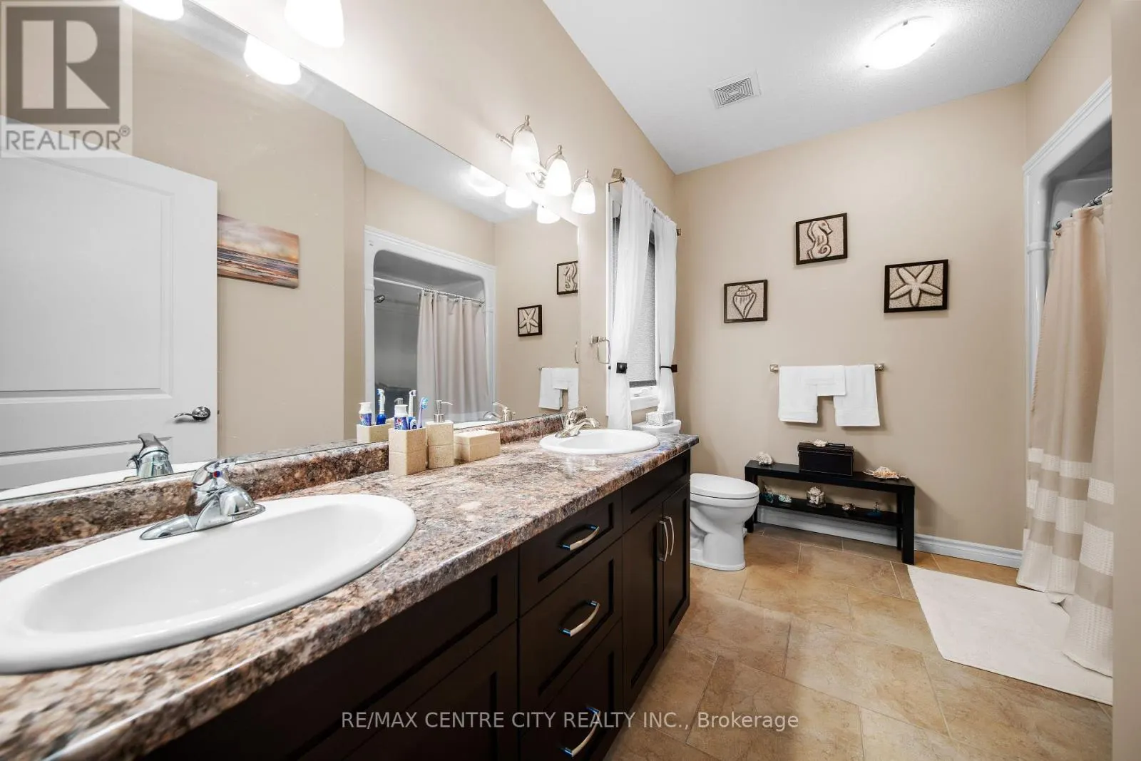 12 - 1 VINEDEN DRIVE, #12