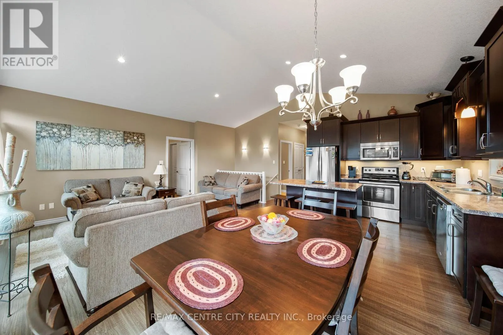 12 - 1 VINEDEN DRIVE, #12