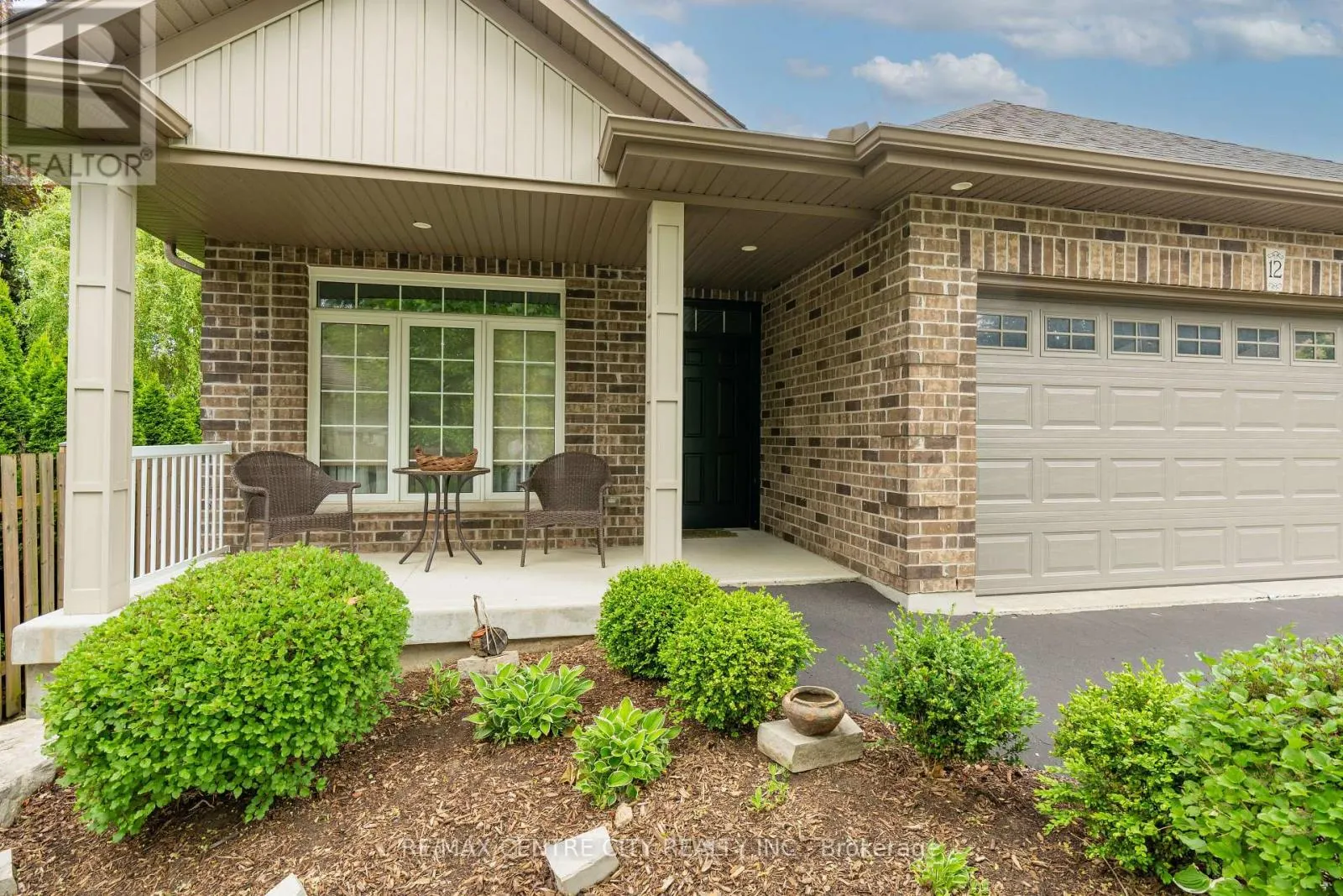 12 - 1 VINEDEN DRIVE, #12