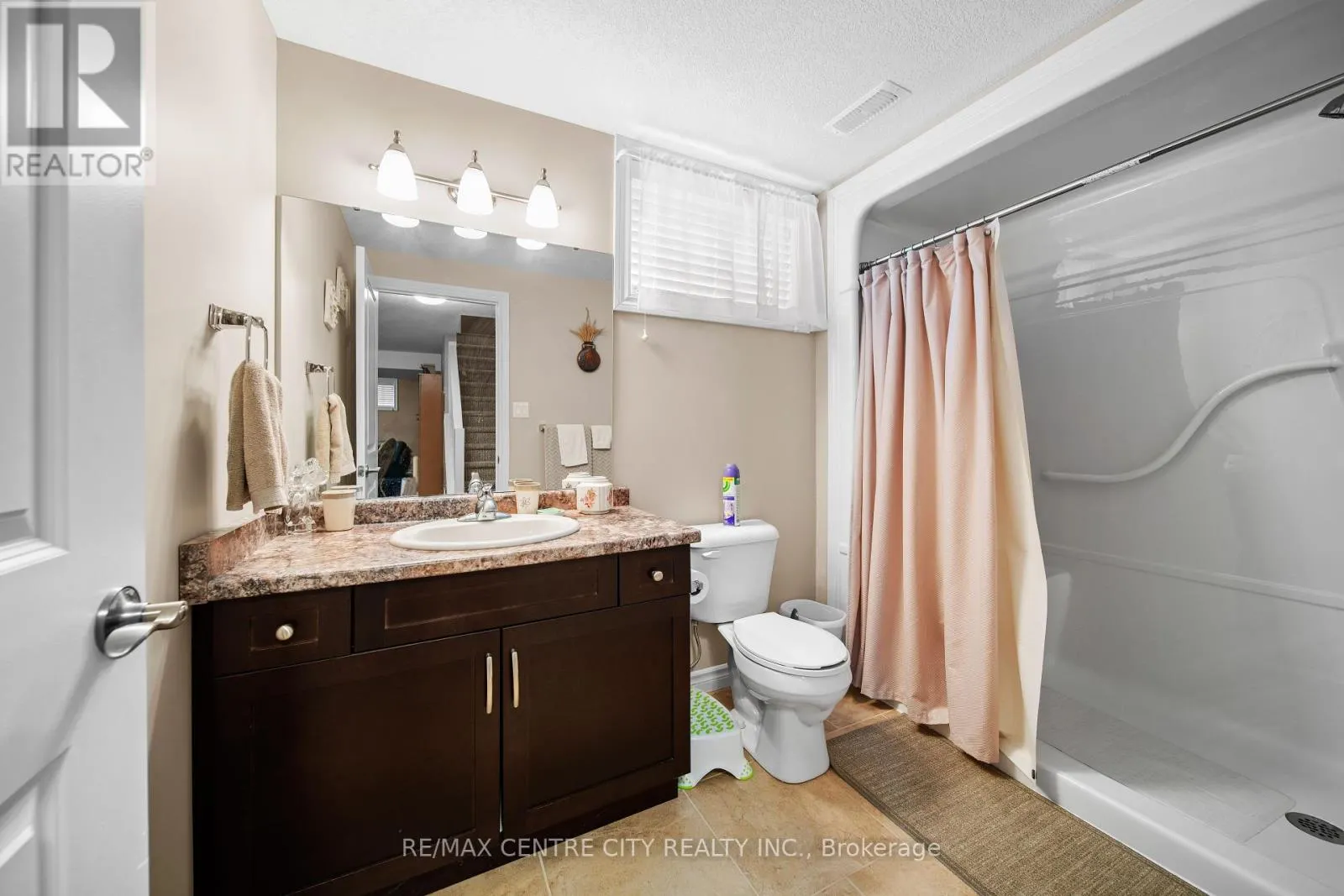 12 - 1 VINEDEN DRIVE, #12