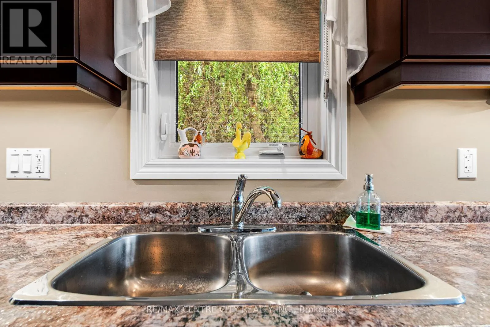 12 - 1 VINEDEN DRIVE, #12