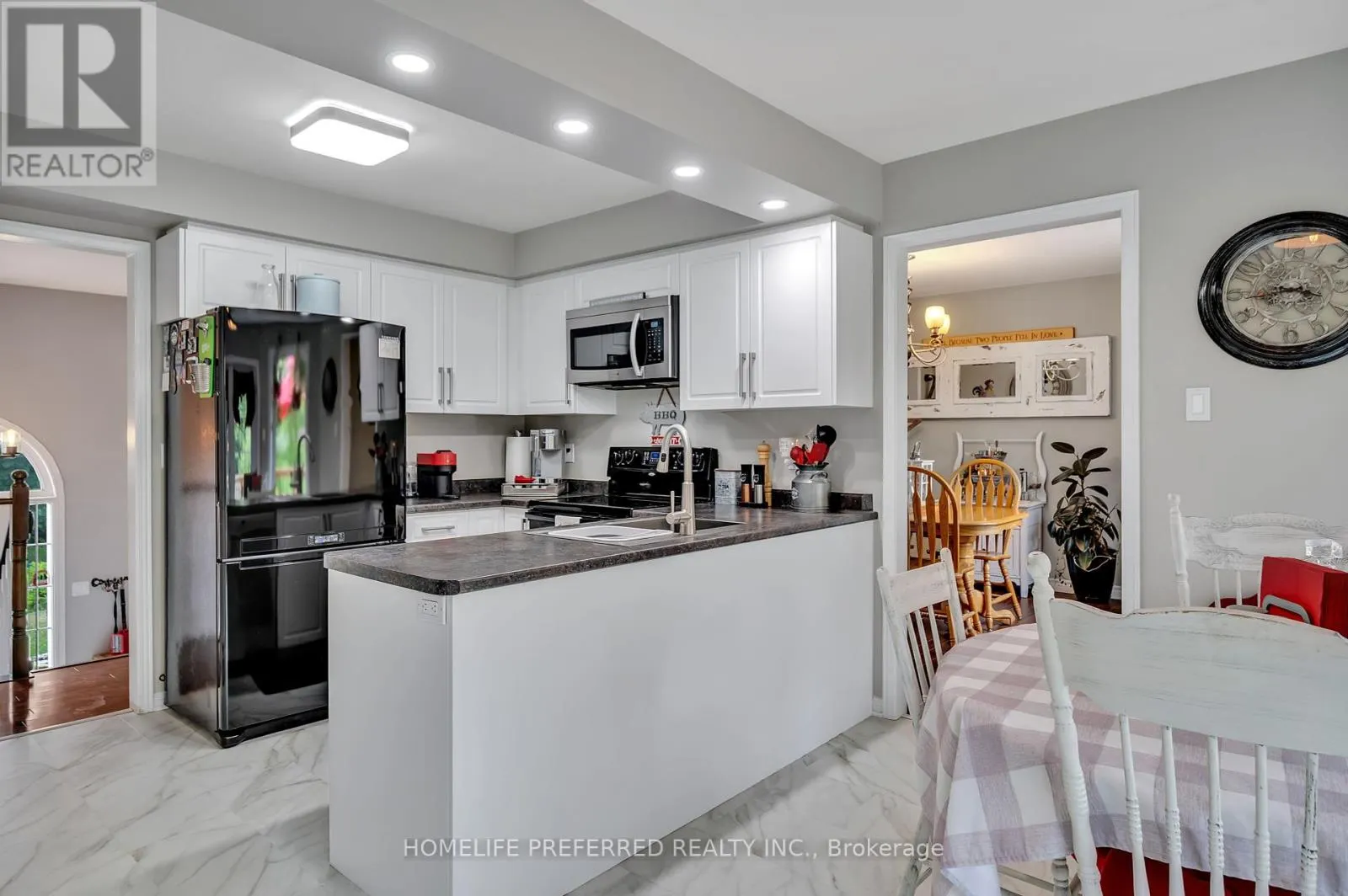 2403 KENNEDY DRIVE