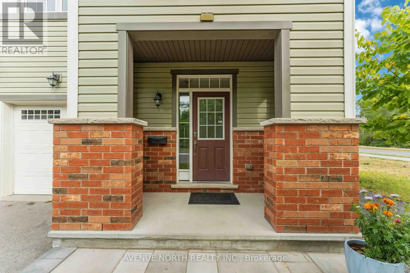 563 FOXLIGHT CIRCLE