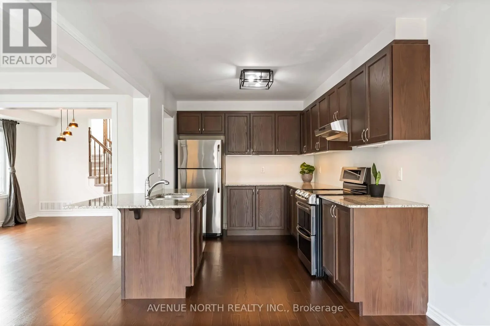 563 FOXLIGHT CIRCLE