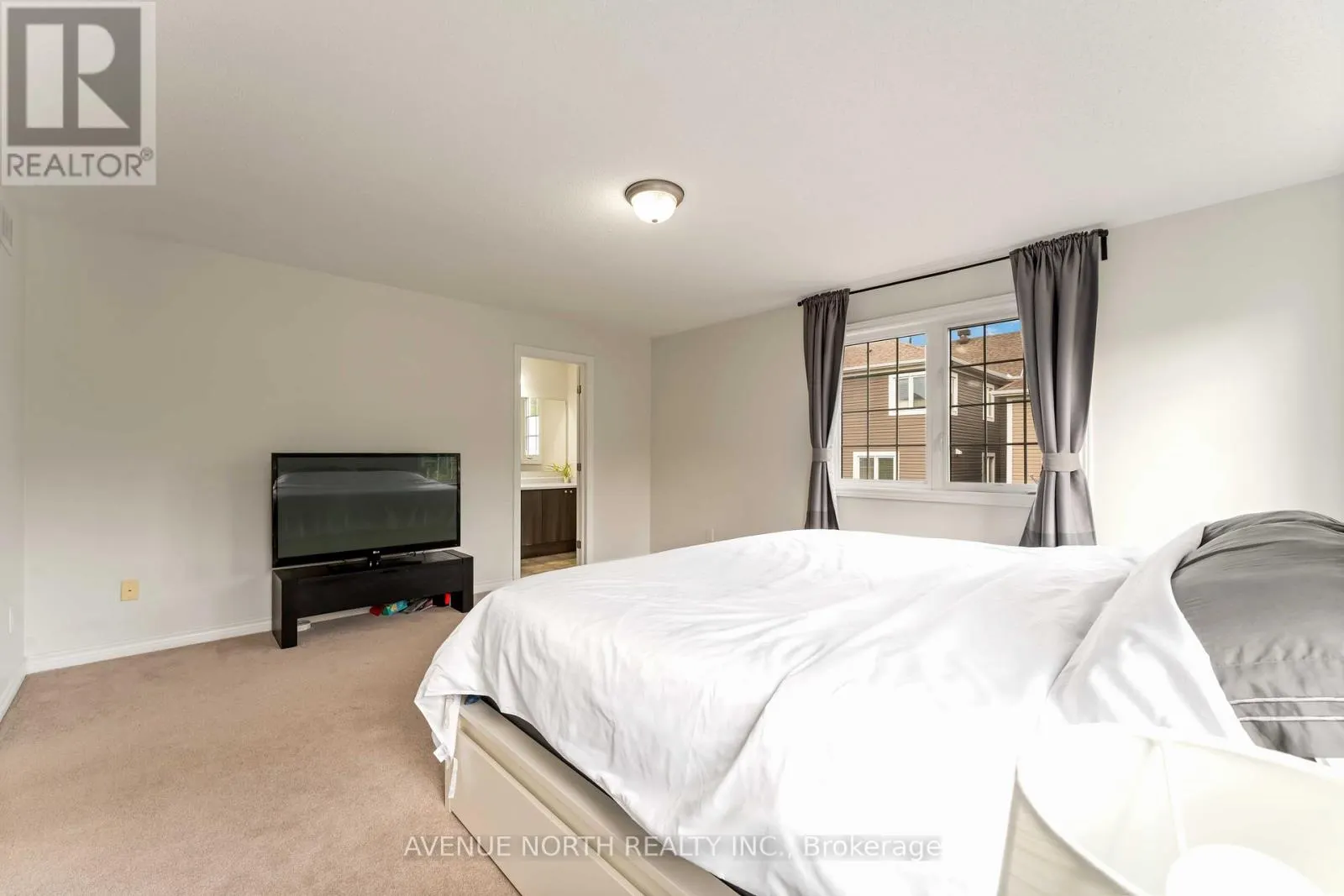 563 FOXLIGHT CIRCLE