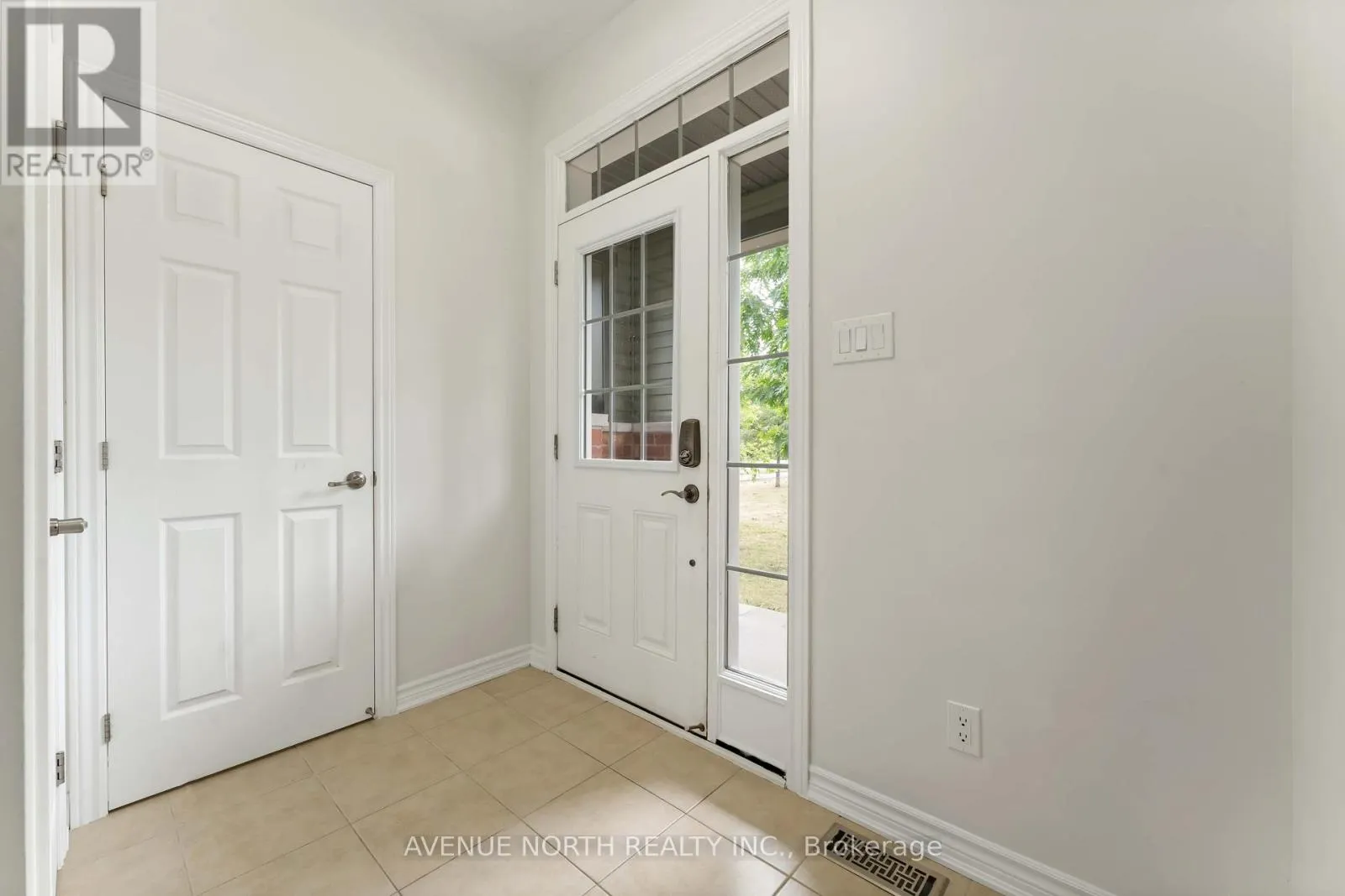 563 FOXLIGHT CIRCLE
