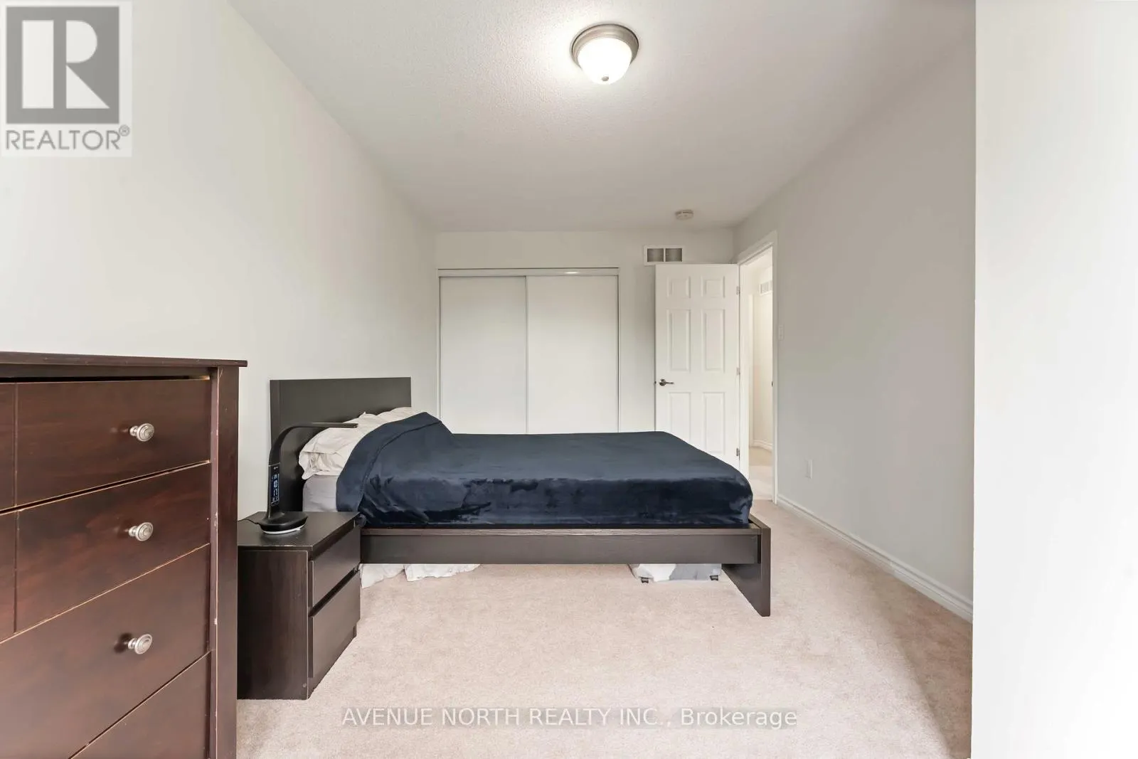 563 FOXLIGHT CIRCLE