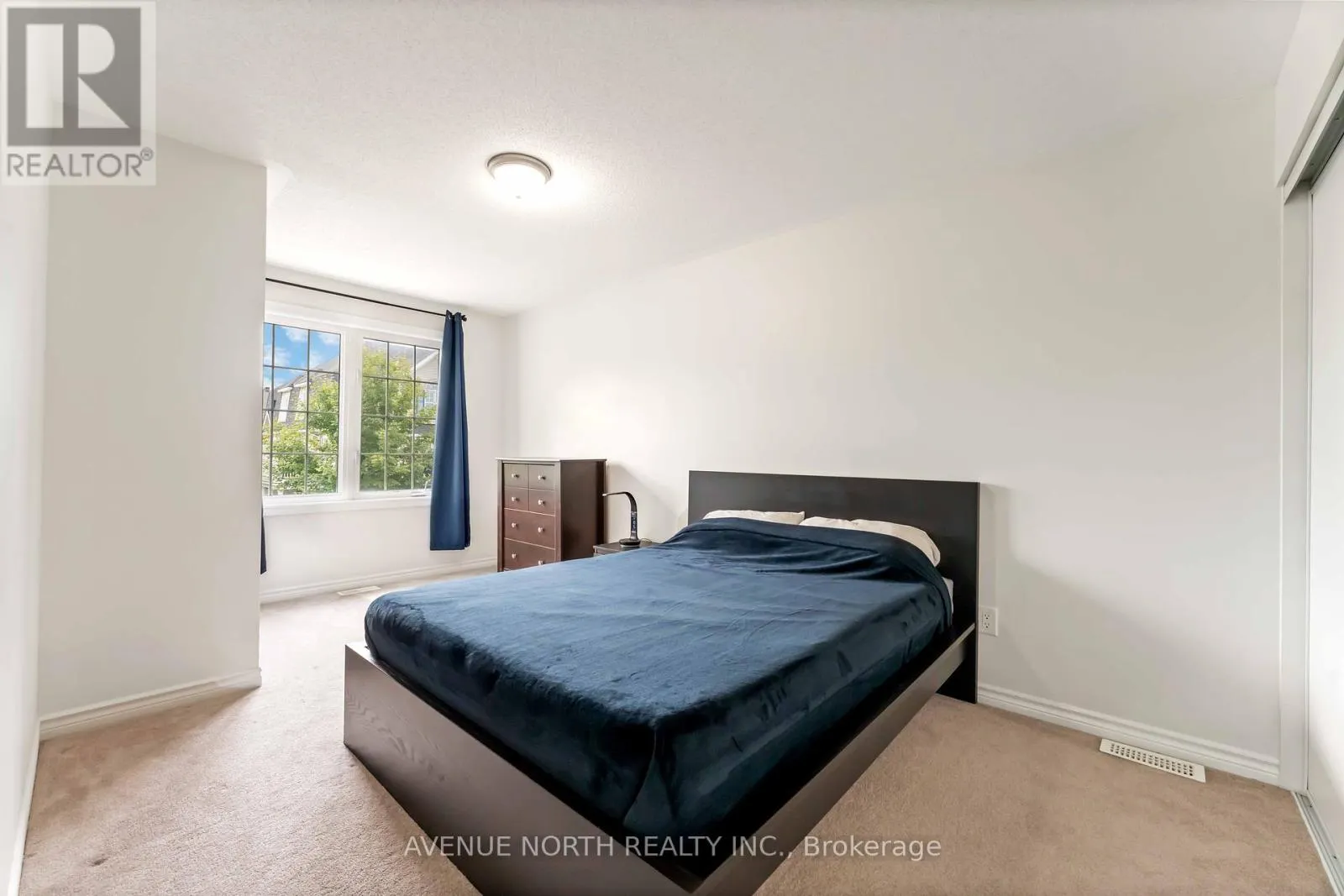 563 FOXLIGHT CIRCLE