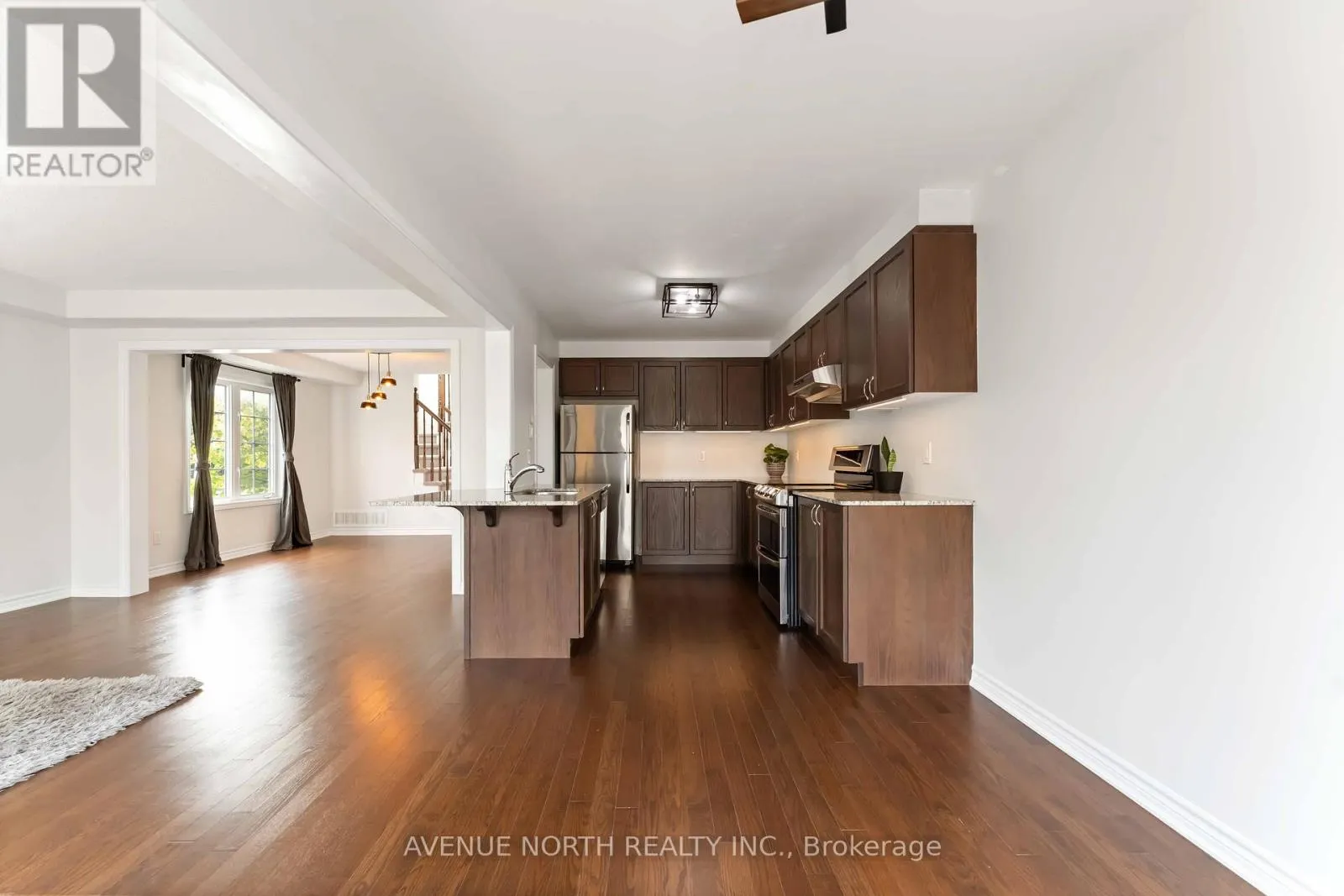 563 FOXLIGHT CIRCLE