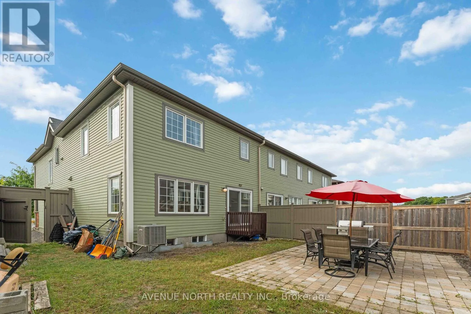 563 FOXLIGHT CIRCLE
