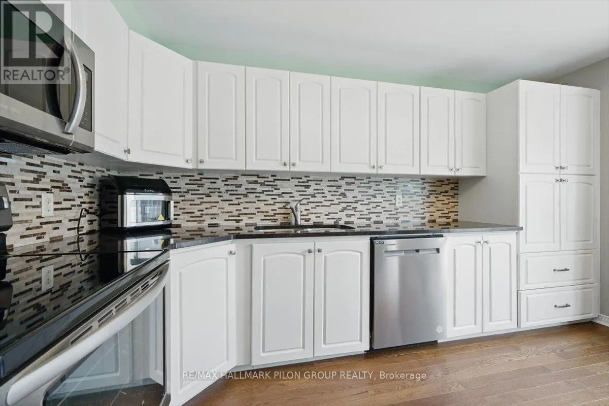 2112 ESPRIT DRIVE