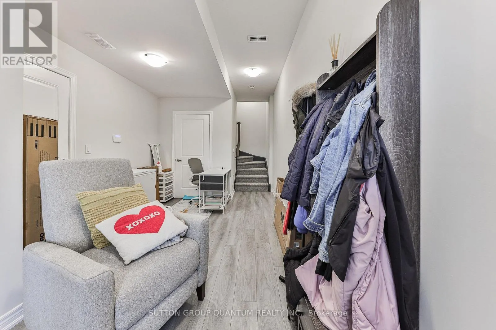 9 - 40 ZINFANDEL DRIVE
