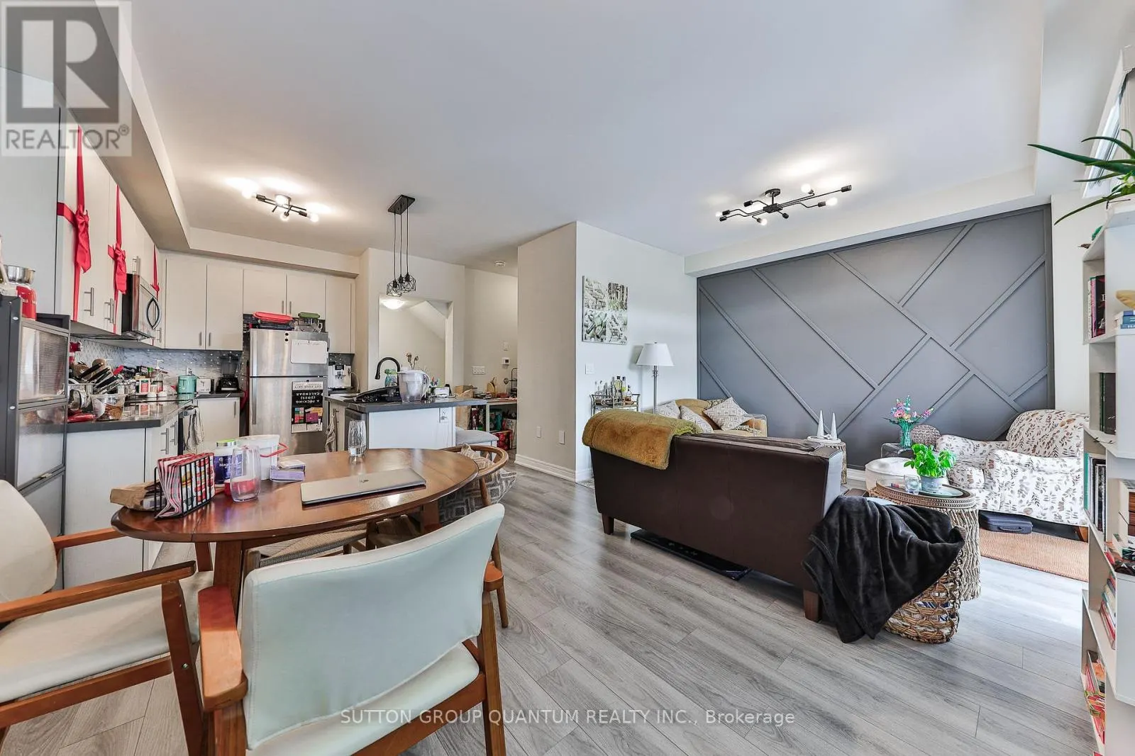 9 - 40 ZINFANDEL DRIVE