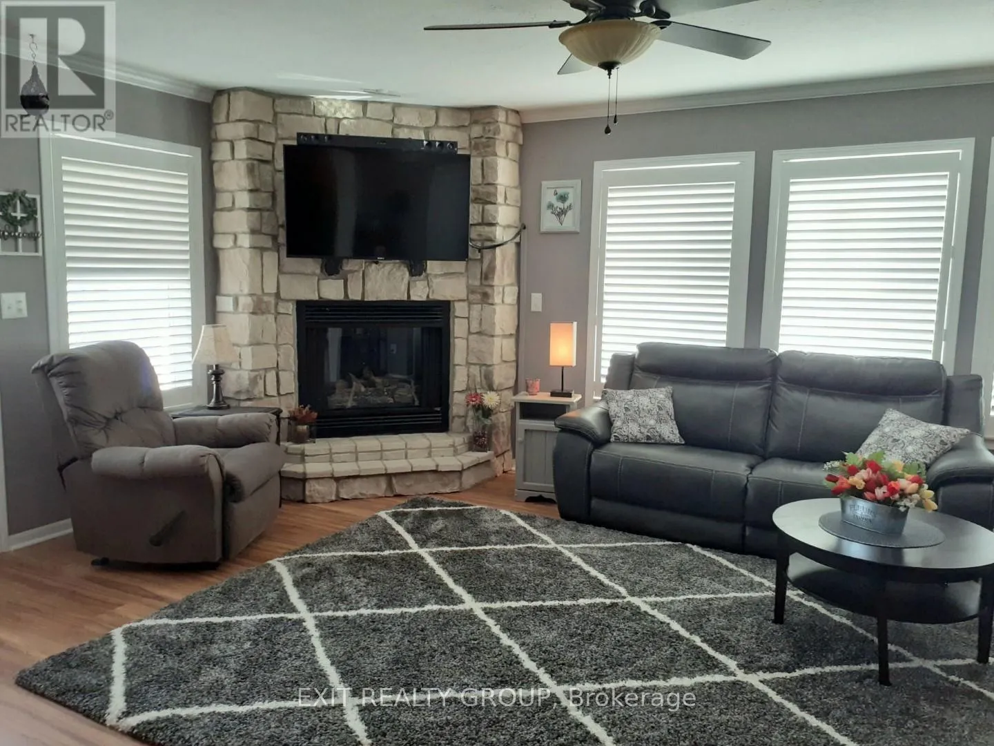 7-152 CONCESSION RD 11 W