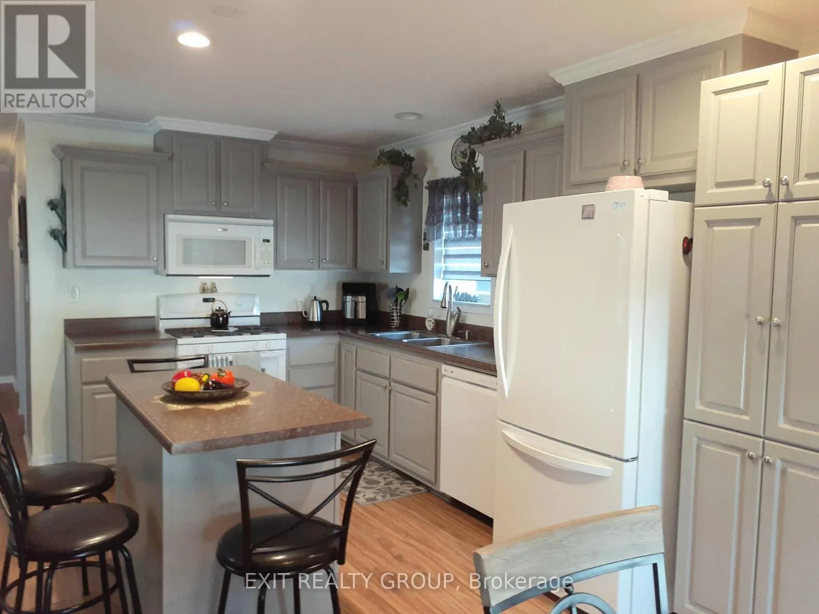 7-152 CONCESSION RD 11 W