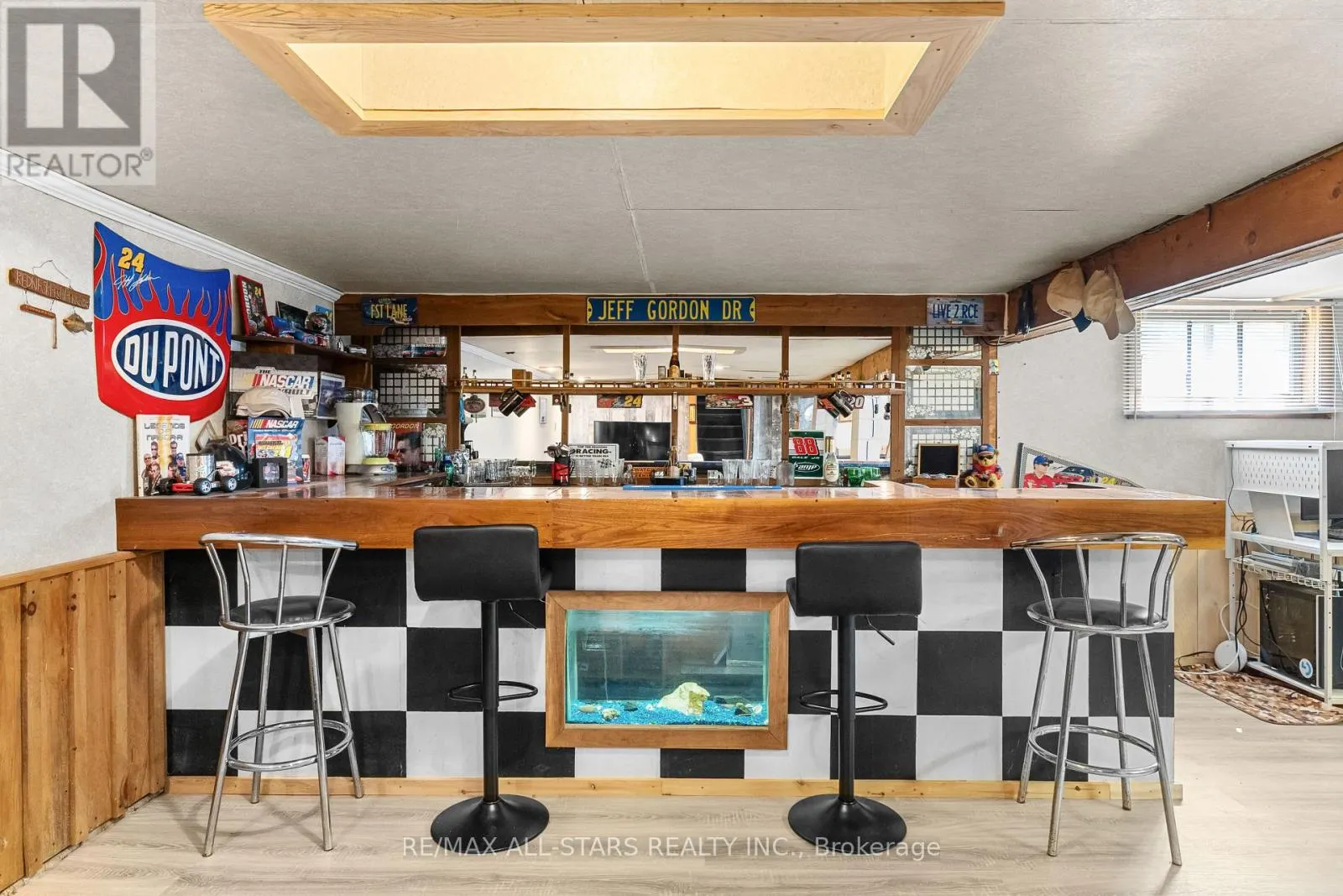 6077 HWY 35