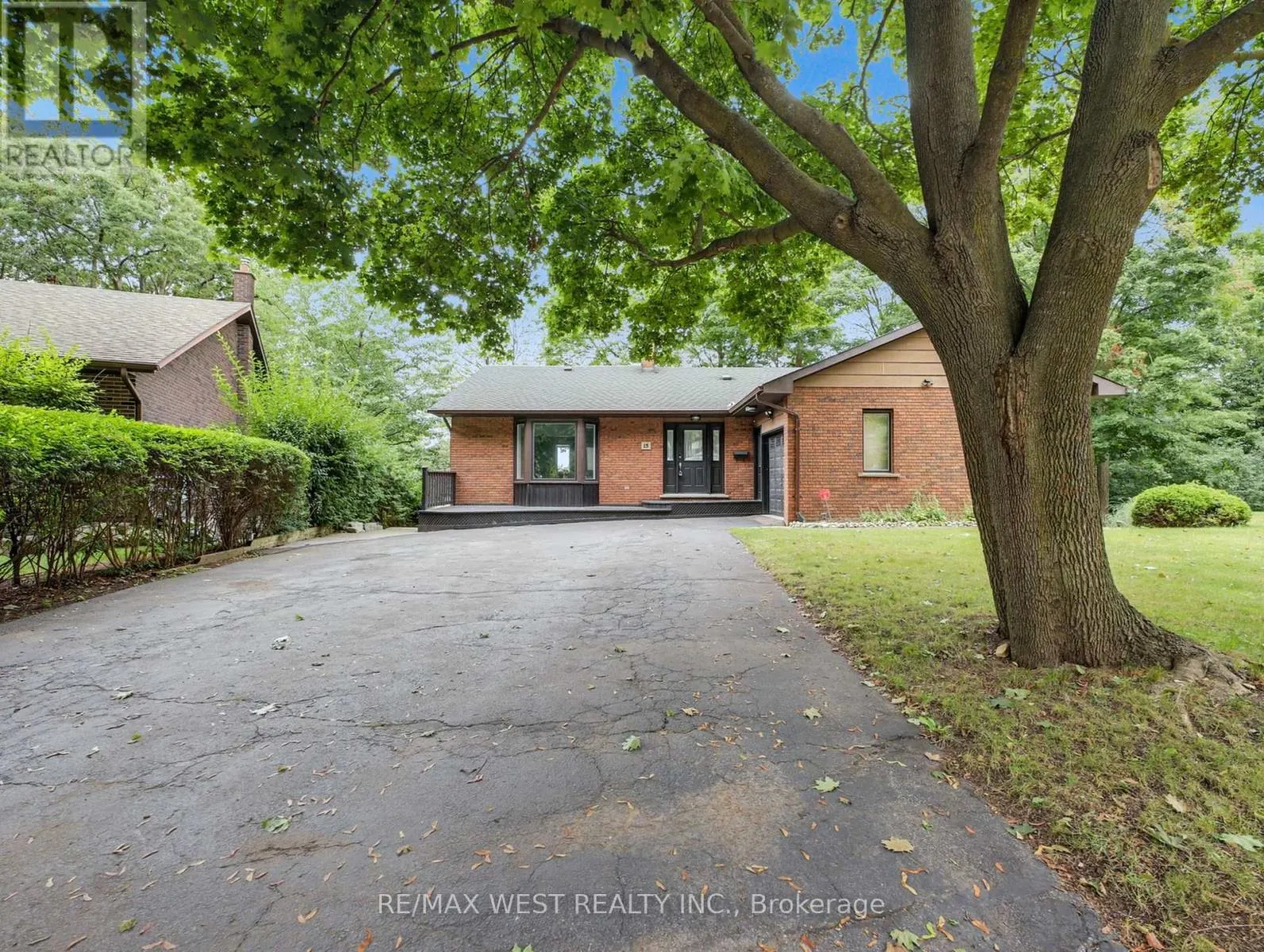 15 WESTBROOK PLACE S