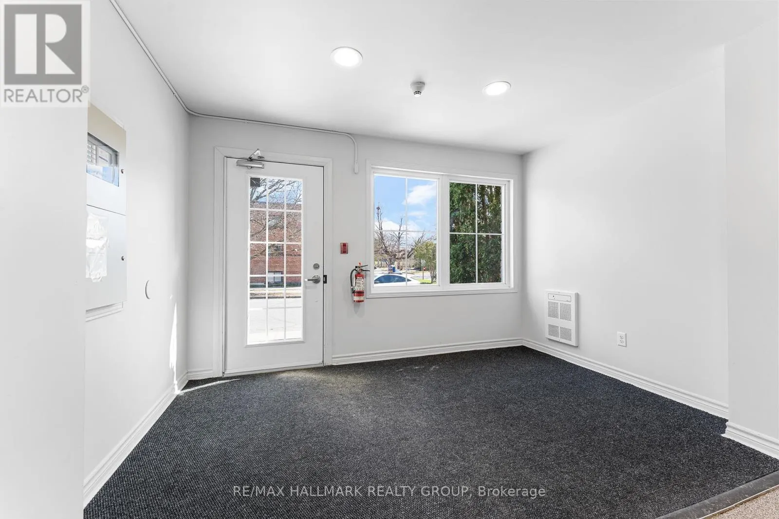 401 - 646 CUMMINGS AVENUE