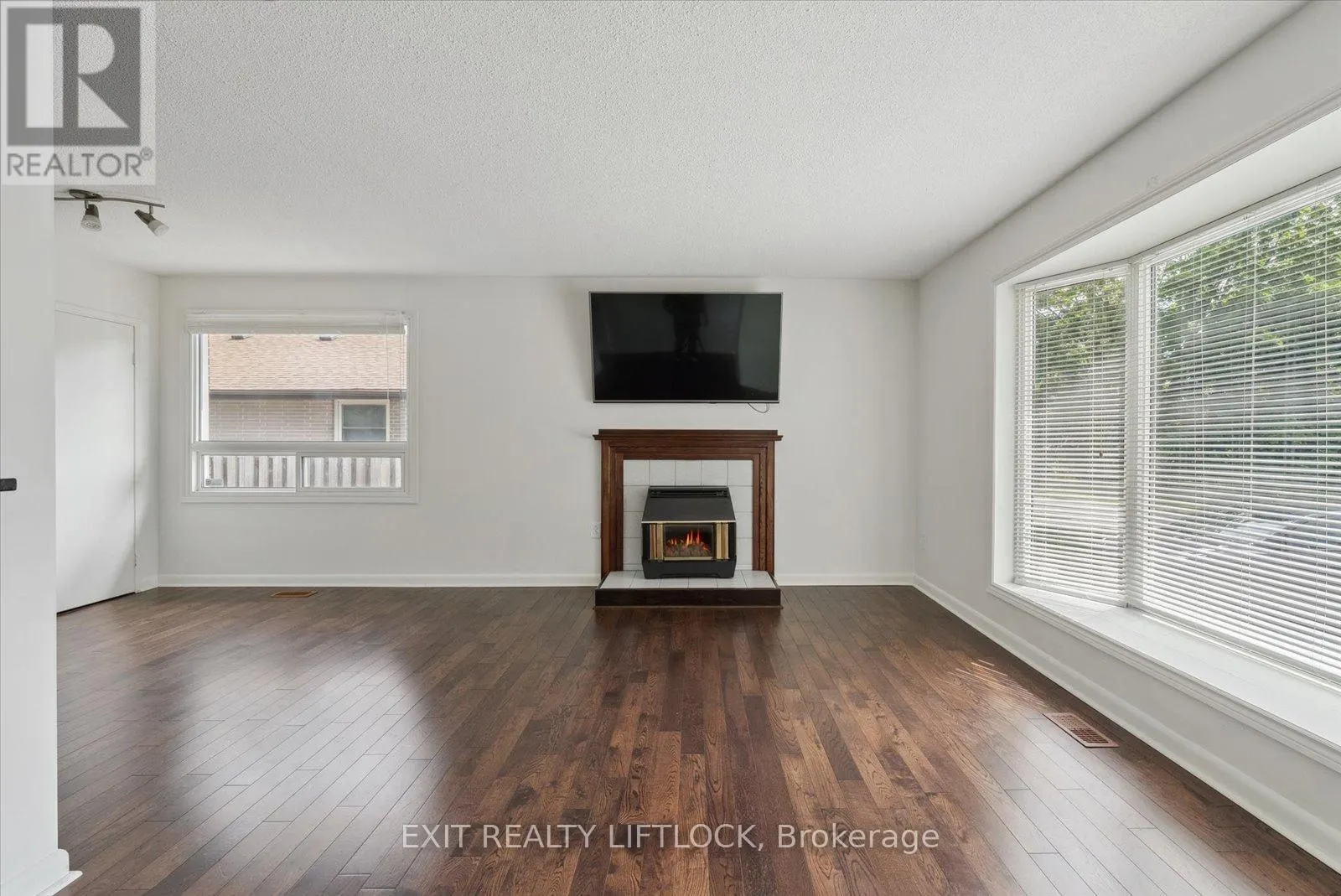 1294 VICTORY DRIVE