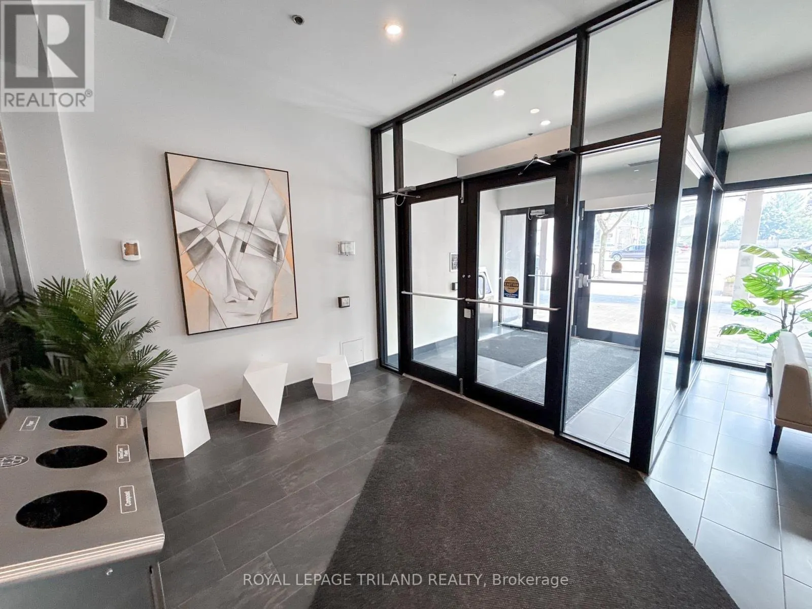 1011 - 675 RICHMOND STREET, #1011