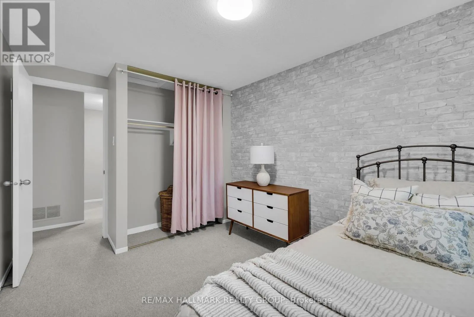 3 - 409 MONTFORT STREET
