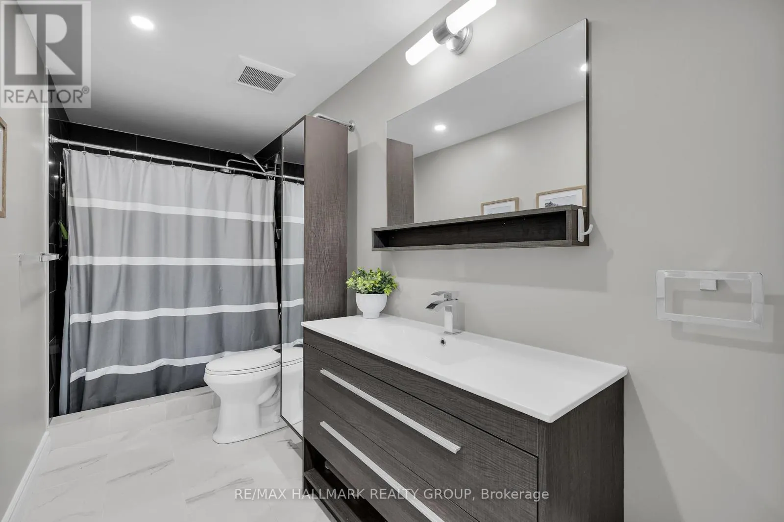 3 - 409 MONTFORT STREET
