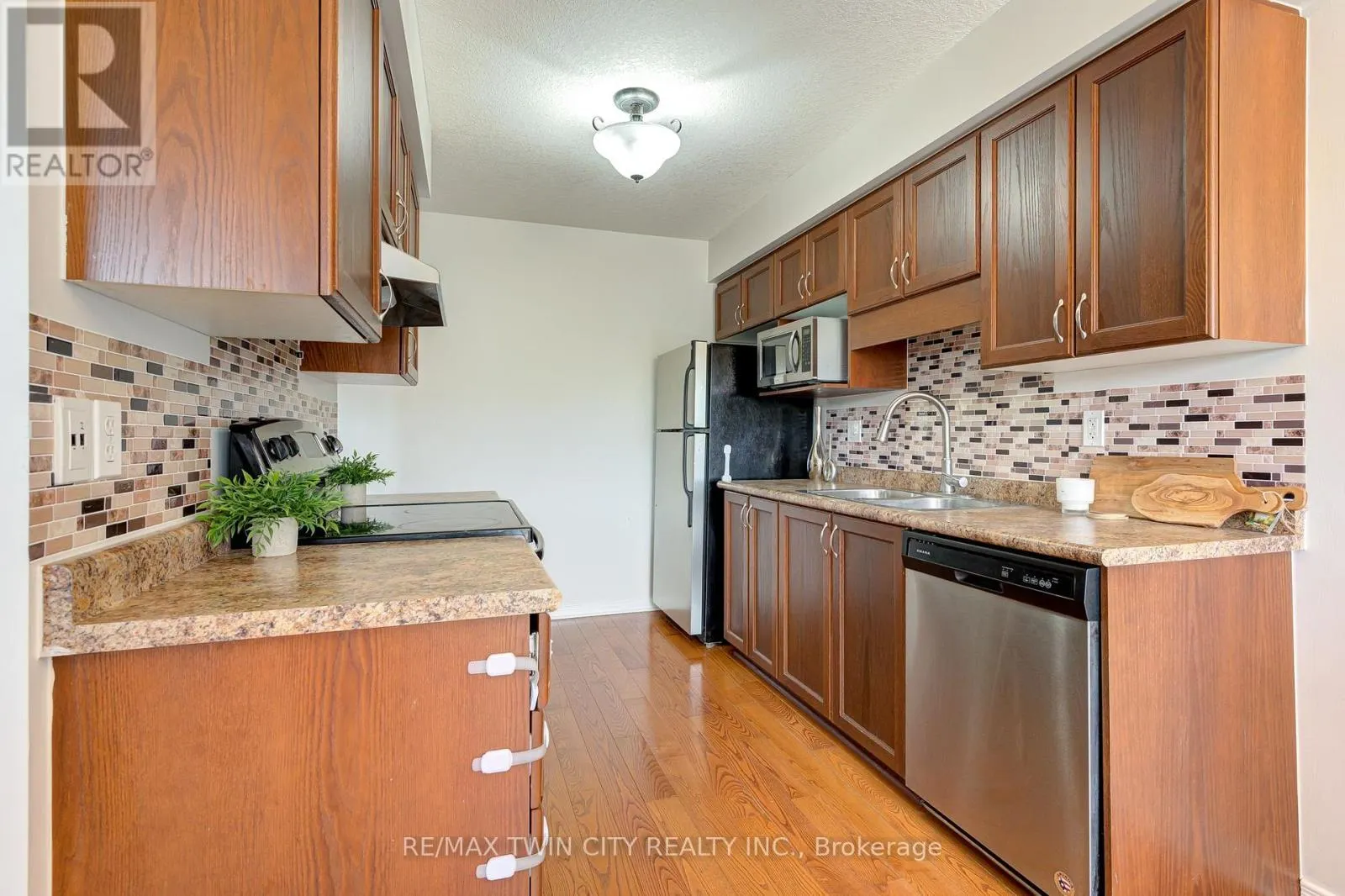C20 - 20 DAVID BERGEY DRIVE