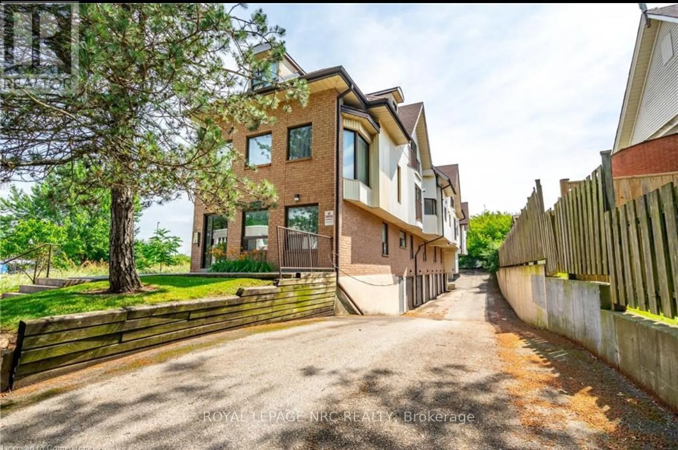 3 - 4872 VALLEY WAY, #3
