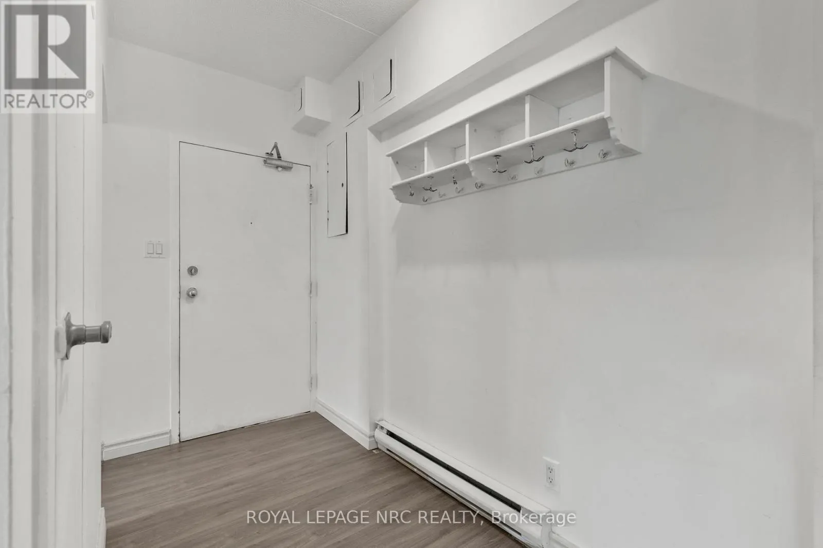 3 - 4872 VALLEY WAY, #3