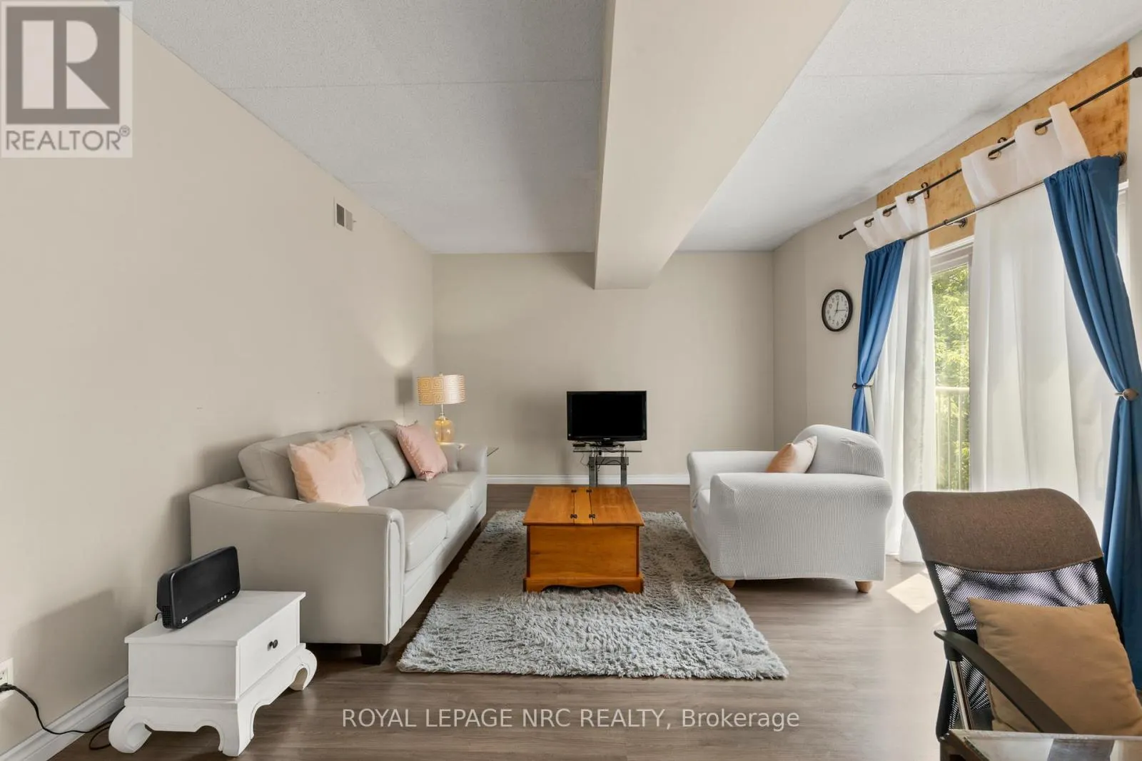 3 - 4872 VALLEY WAY, #3
