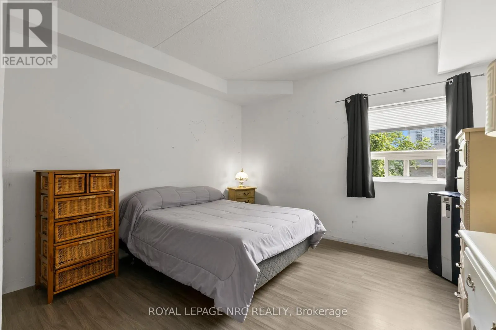 3 - 4872 VALLEY WAY, #3