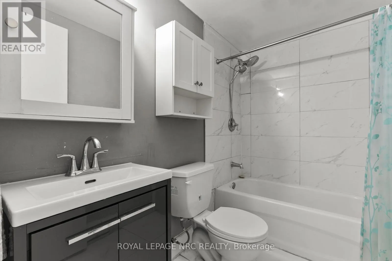 3 - 4872 VALLEY WAY, #3