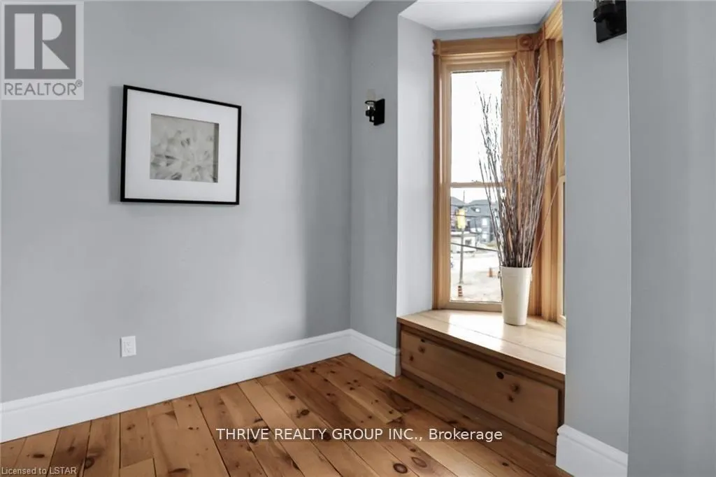 5 - 869 DUNDAS STREET, #5